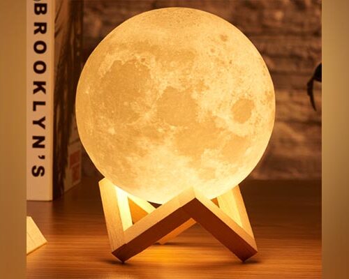 Surprise Your Partner with a Perfect Date and a Moon Lamp Gift